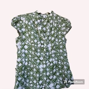 Button up short sleeve shirt Medium